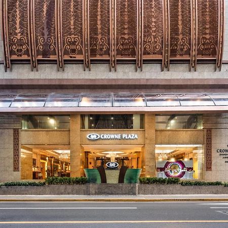 Crowne Plaza Shanghai Nanjing Road By Ihg Экстерьер фото The entrance of the hotel