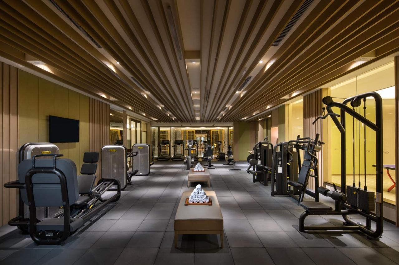 Crowne Plaza Shanghai Nanjing Road By Ihg Экстерьер фото The gym at The Landmark