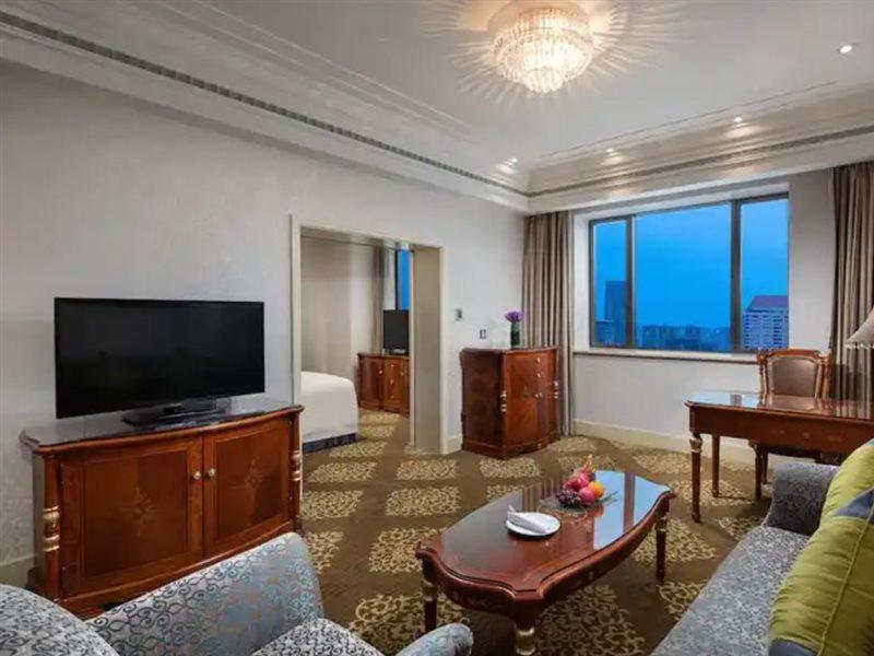Crowne Plaza Shanghai Nanjing Road By Ihg Экстерьер фото A suite at the hotel