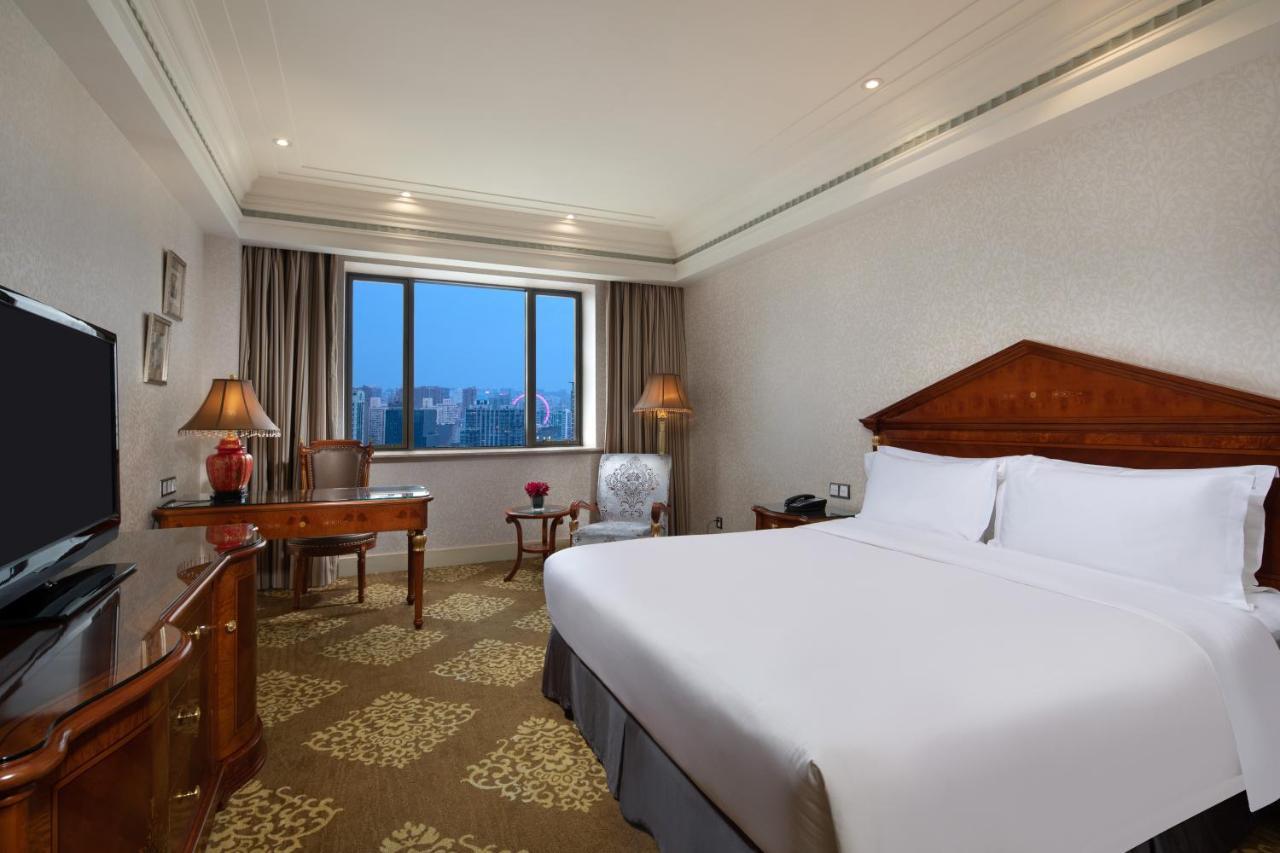 Crowne Plaza Shanghai Nanjing Road By Ihg Экстерьер фото A room at the hotel